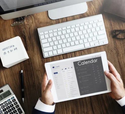 business people checking appointment personal organizer schedule Merca2.es