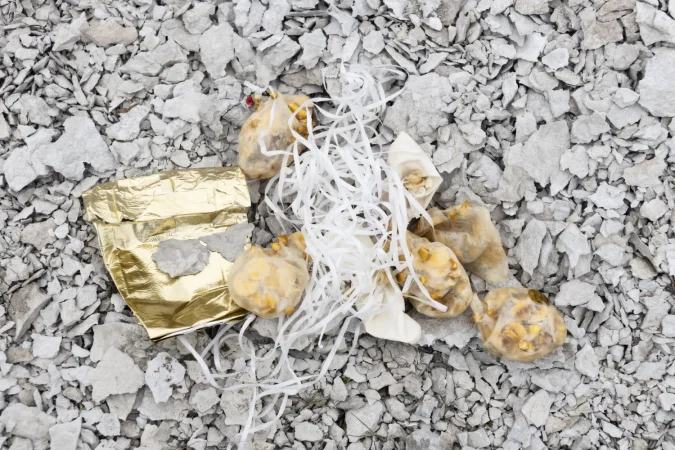 composition dirty dumped objects Merca2.es