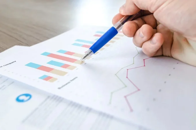 "Los equipos de marketing se enfrentan a un entorno fragmentado: múltiples canales, formatos en constante cambio y audiencias que se mueven de una plataforma a otra" 2 Merca2.es marketing