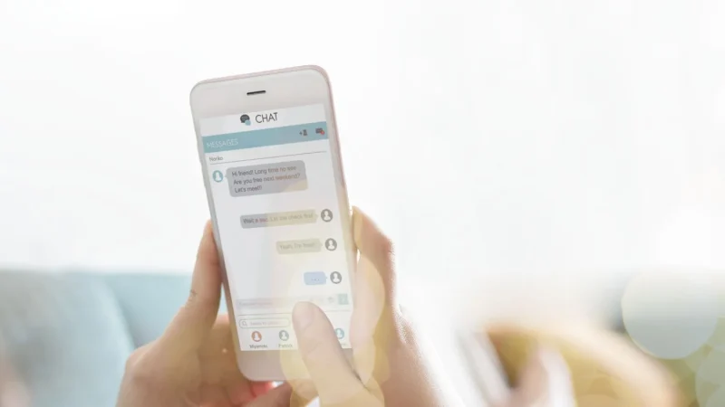 messaging with friend Merca2.es