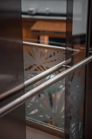 metal railing modern building Merca2.es