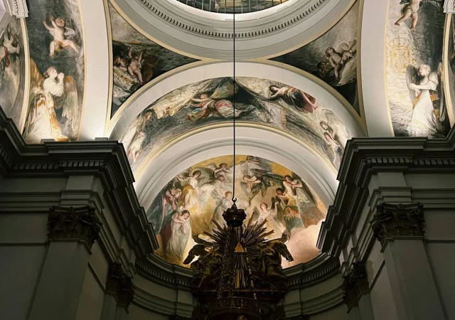 No es Tinder es un santo: otro rito de Madrid para hallar pareja