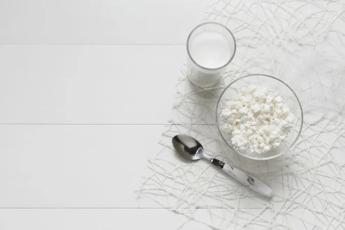 top view glass fresh milk with copy space Merca2.es