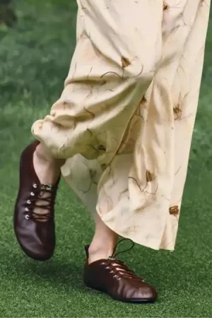 Los 5 mejores zapatos planos de Zara para elevar los looks básicos del invierno 8 Merca2.es Zara acordonada