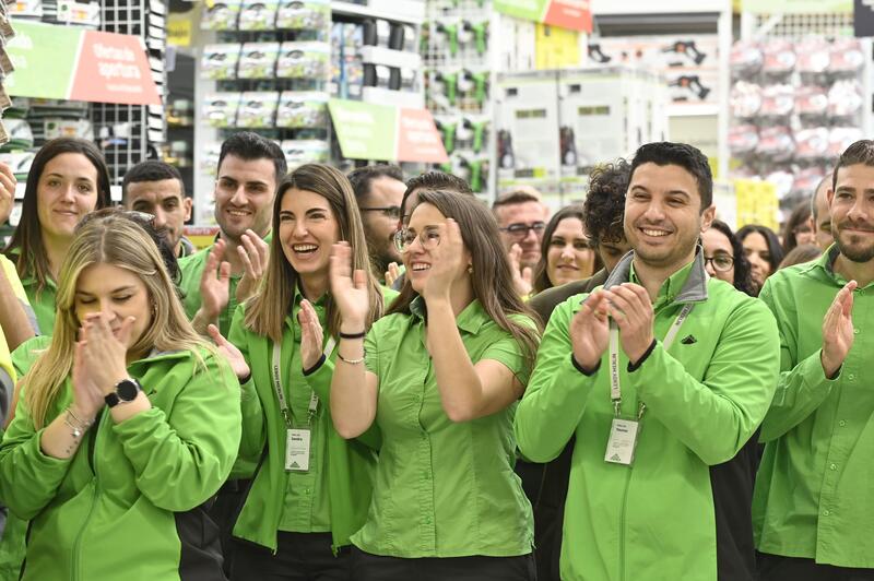 Leroy Merlin España destinará 64,3 millones en 2025, un 15% más, para sus más de 18.000 empleados