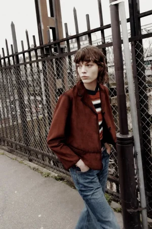 La blazer de ante de Zara que mejora cualquier look será tu nueva obsesión 18 Merca2.es BLAZER PIEL ANTE 100% ZW COLLECTION LIMITED EDITION