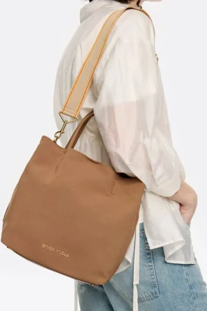 El bolso de Bimba y Lola que arrasará esta primavera ya está disponible 23 Merca2.es Bolso Chihuahua grande gabardina canela