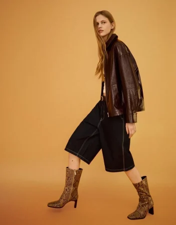 Bota tacón animal print caña media