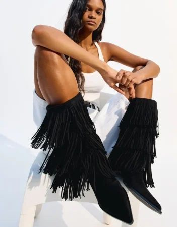 Bota tacón kitten flecos