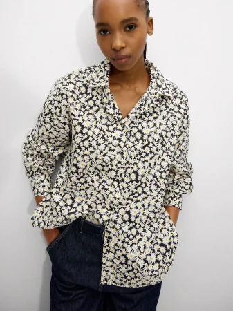 La tendencia floral se apodera de las novedades de Parfois: estampados románticos que vas a querer en tu armario 36 Merca2.es Camisa Estampado Margaritas