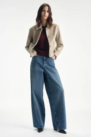 ¿Una chaqueta para todo? Zara tiene la prenda que querrás usar en cualquier ocasión 5 Merca2.es CHAQUETA SOFT BOLSILLOS