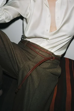 El cinturón de Zara que se convertirá en tu accesorio imprescindible 31 Merca2.es CINTURÓN CIRCULAR PIEL