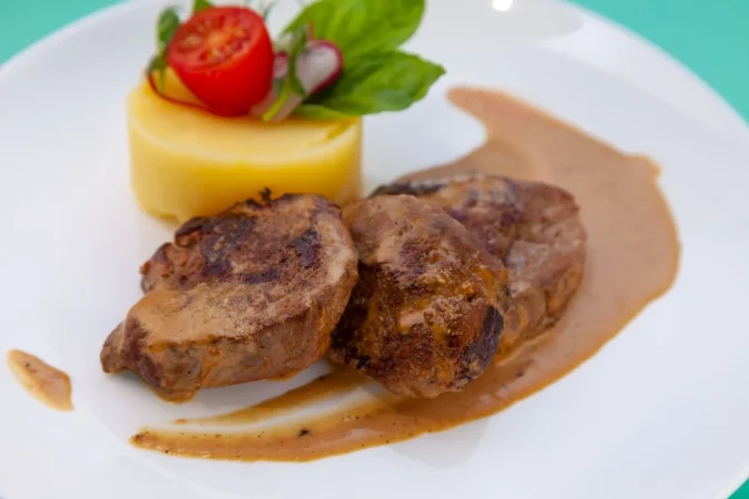 Ingredientes para la carrillada en salsa con carne de cerdo