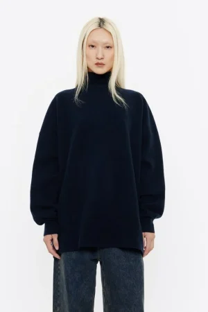 Jersey largo cuello alto azul marino
