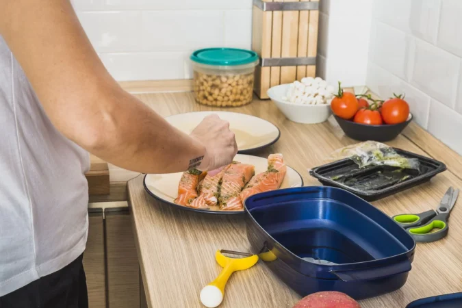 Ingredientes para preparar una merluza a la vizcaína con pimientos