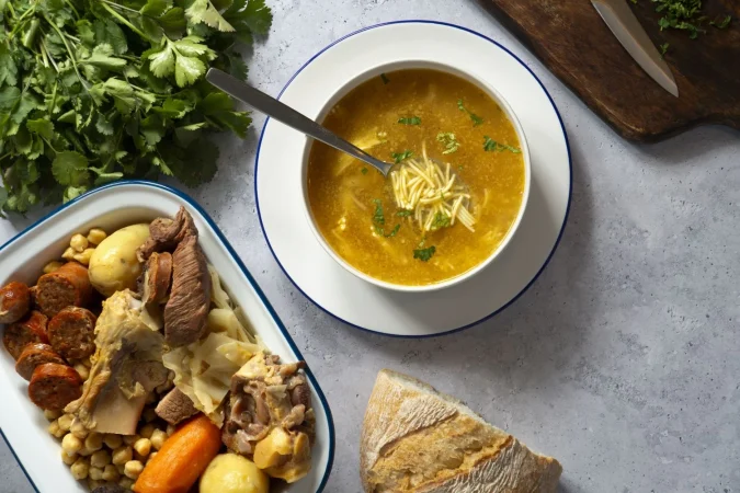 Receta fácil y sana de sopa jardinera de pollo 96 Merca2.es ¿Buscas una cena de invierno perfecta, que le dará bienestar a tu familia?