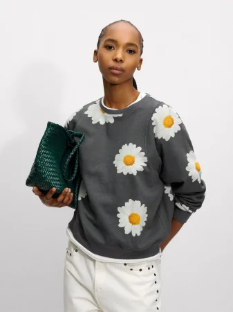 La tendencia floral se apodera de las novedades de Parfois: estampados románticos que vas a querer en tu armario 35 Merca2.es Sudadera con Estampado Margaritas