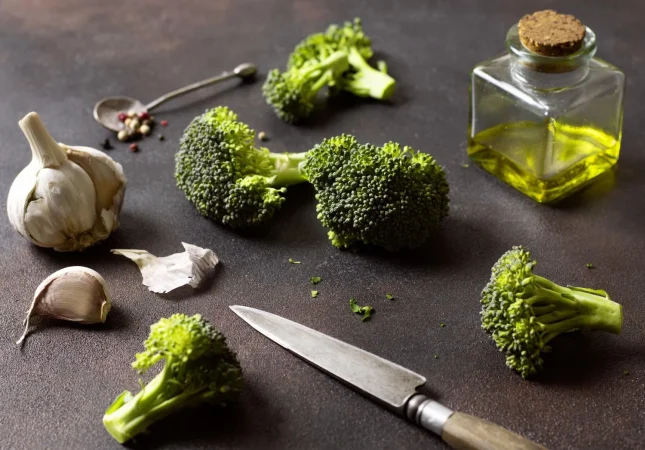 ¿Cuáles son las consecuencias de consumir brócoli crudo?