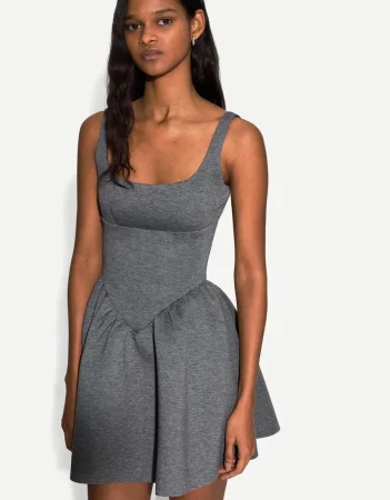 Vestido falda volumen efecto neopreno