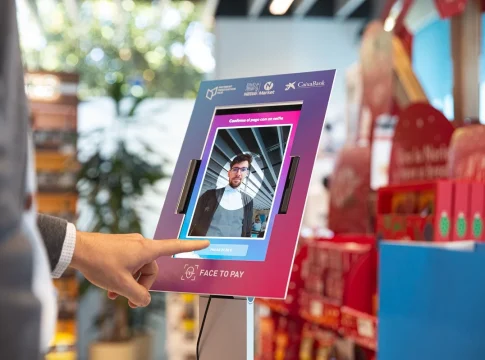 pagar reconocimiento facial-Caixa