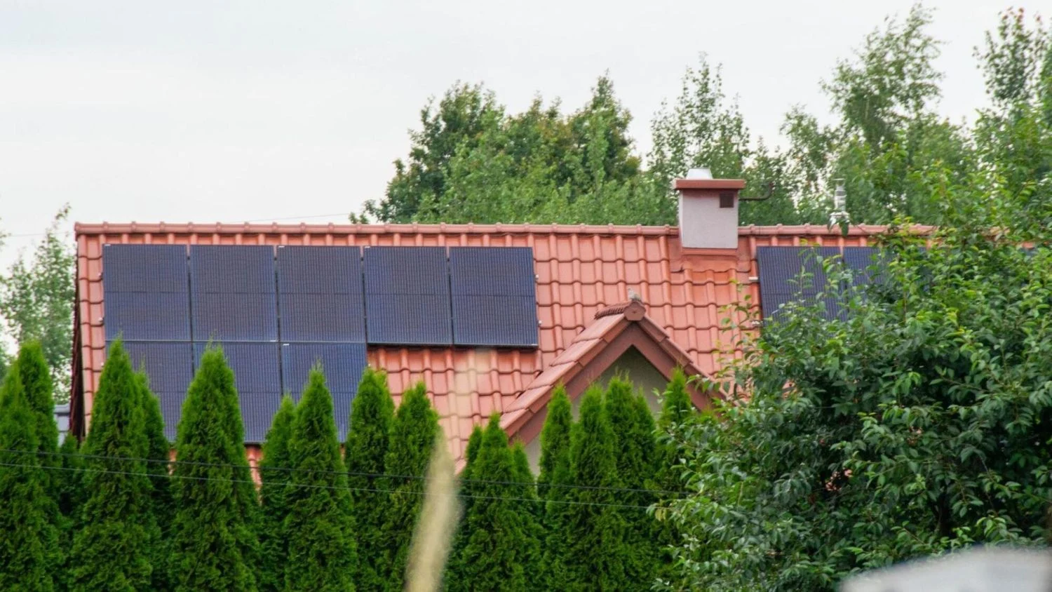 Así es el panel solar de Leroy Merlin que te regala luz sin instalación