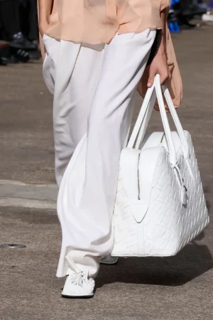 ¿Por qué invertir en pantalones de lino de Zara?