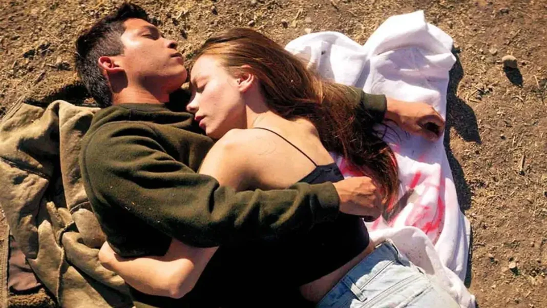 Mónica: la joven influencer atrapada entre su entorno familiar y sus propios deseos