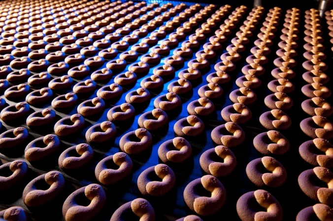 production of abbracci cookies italian for hugs Merca2.es