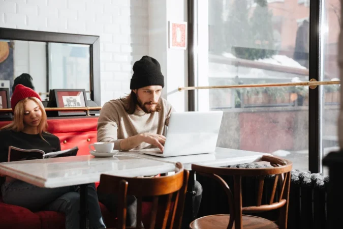 Escalona nos cuenta las diferencias de trabajar en Suiza o en España 1 Merca2.es Trabajar en Suiza: Salarios, estilo de vida y la búsqueda del equilibrio