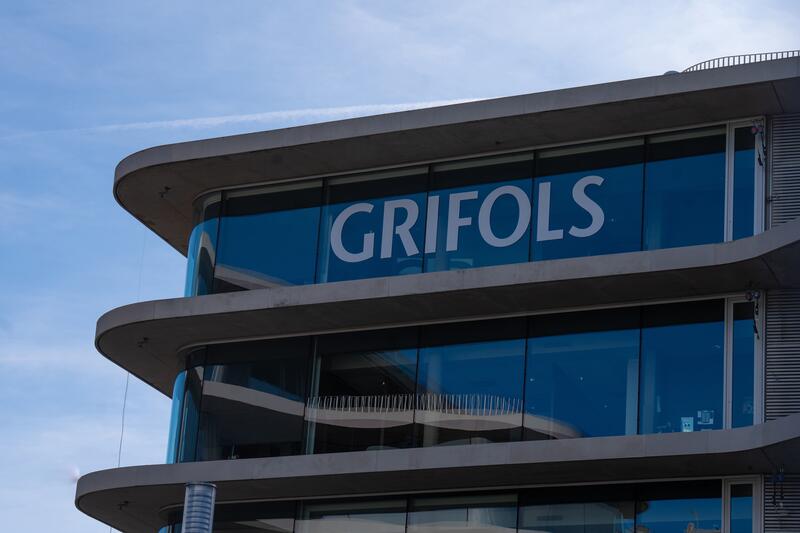 Grifols niega «dolo continuado» en su conducta y beneficios por «supuestas» irregularidades