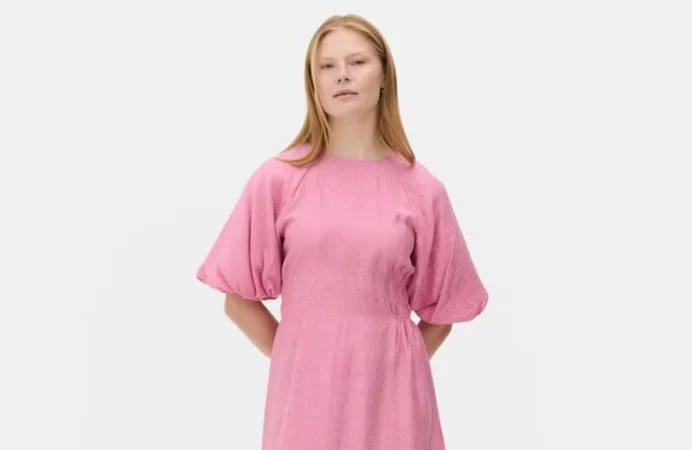 1. Vestido abullonado rosa (28€)