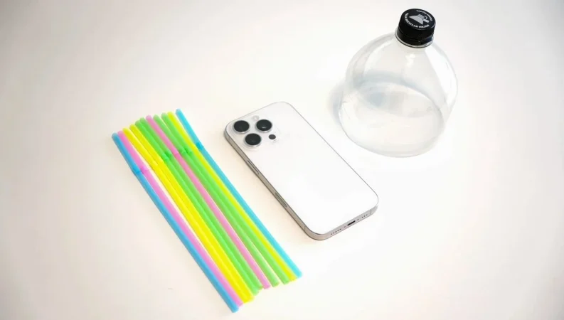 Limpiar tu móvil con una pajita: un método simple pero efectivo