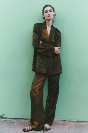 El combo perfecto: blazer y pantalón jacquard para deslumbrar con comodidad