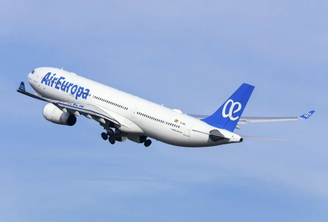 Antes de comprar un billete de avión, ten en cuenta esto de la OCU para que no te estafen 37 Merca2.es Avión de Air Europa. Fuente: Agencias
