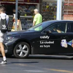 Uber, Cabify y Bolt afrontan en Cataluña el último pulso con la ‘ley taxi’: 7.000 empleos en juego