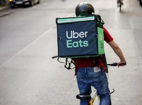 EuropaPress_6281159_filed_02_september_2021_berlin_silvan_driver_for_food_delivery_service_uber (3)