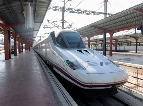 AVE de Renfe. Fuente: Agencias AVE de Renfe. Fuente: Agencias