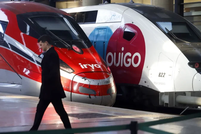 Los retrasos por los incendios se suman a la lista de crisis del año de Renfe 1 Merca2.es El nuevo tren de alta velocidad Ouigo a su llegada a la estación María Zambrano. A 15 de enero de 2025 en Málaga, Andalucía (España). Fuente: Agencias