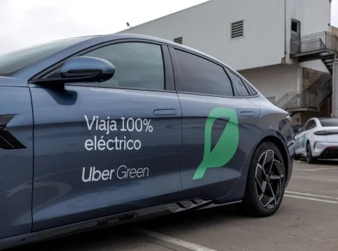 EuropaPress_6516049_vehiculo_electrico_uber