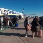 Ryanair repite la estrategia de abandonar aeropuertos en la frontera de Alemania 4 Merca2 Avión de Ryanair. Fuente: Agencias