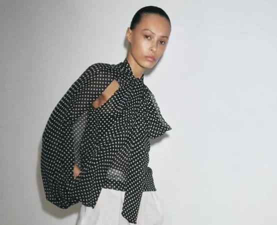 1. Blusa Capa Lazo - 50 €