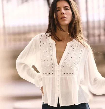 5. Blusa Cortada Bordados Perforados - 26 €