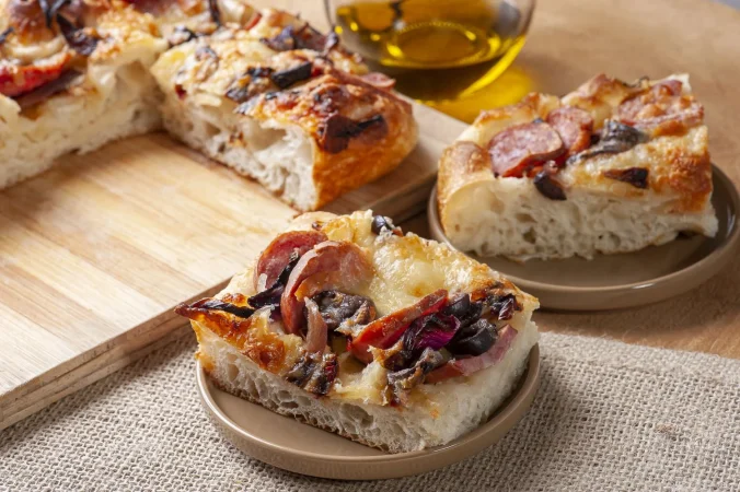 Nuestra guía de pasos para elaborar la coca valenciana de embutido