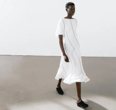 1. Vestido fluido con contrastes de la nueva colección de Massimo Dutti