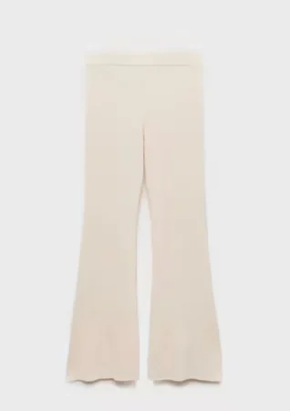 2. Pantalón flare color crudo con punto de canalé