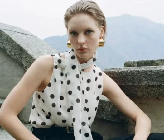 Top con lunares (35.99 euros)