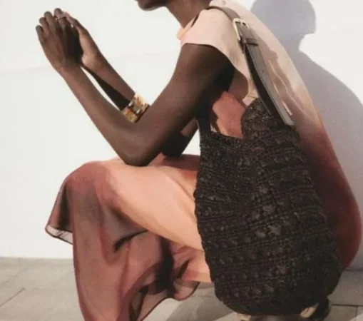Bolsas Raffia: el accesorio más popular de la temporada