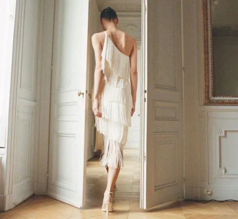 Mango tiene estos increíbles vestidos de novia si estás pensando en casarte por un precio razonable 75 Merca2.es ¿Por qué los flecos son una excelente opción para tu boda?