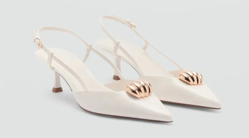 4. El equilibrio entre los zapatos clásicos y modernos: los zapatos blancos rotos