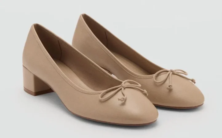 5. La tendencia en su versión más cómoda: bailarinas 'desnudos' con tacón bajo